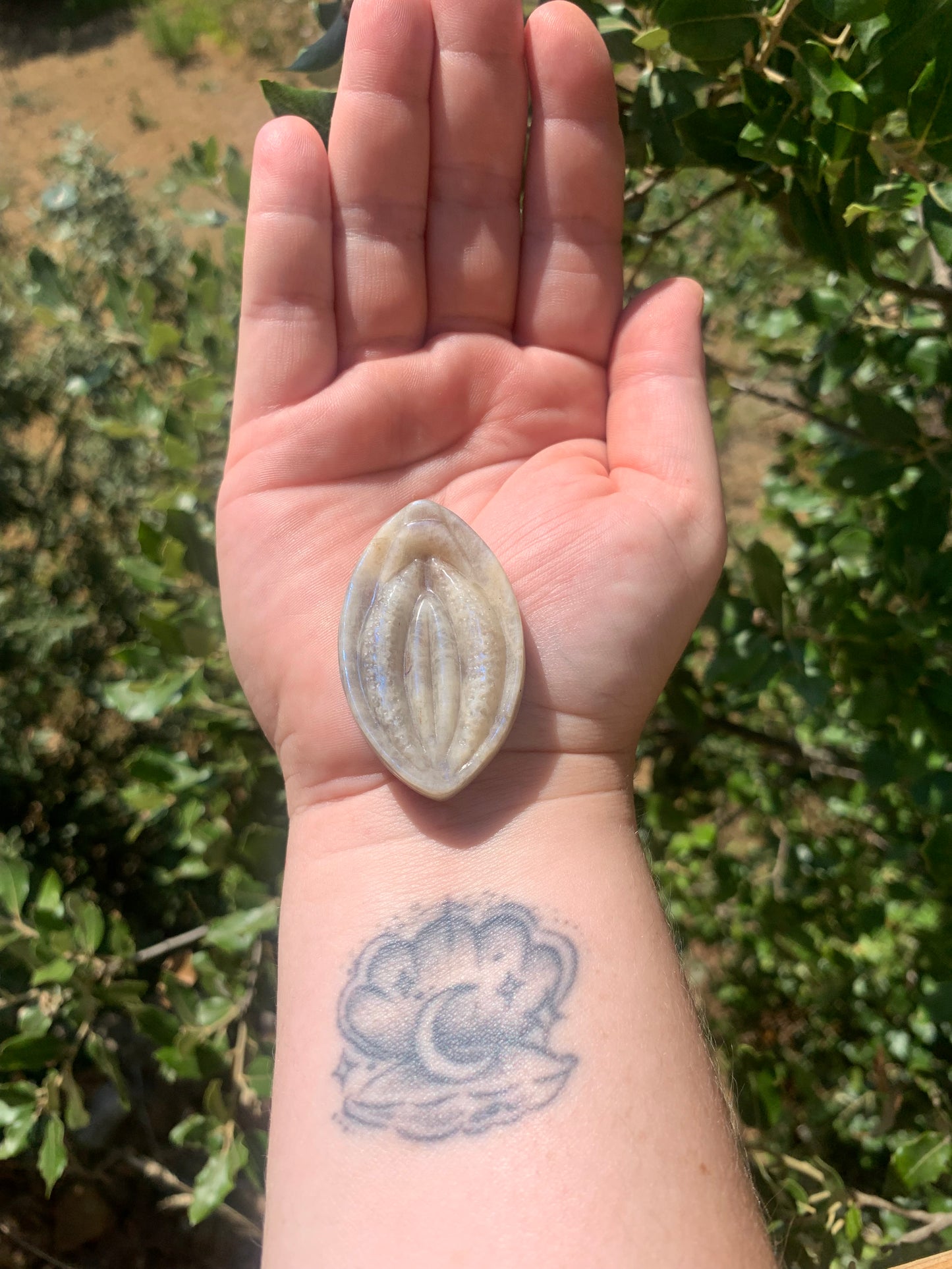 Yoni - Vulva Labradorite - Moonstone