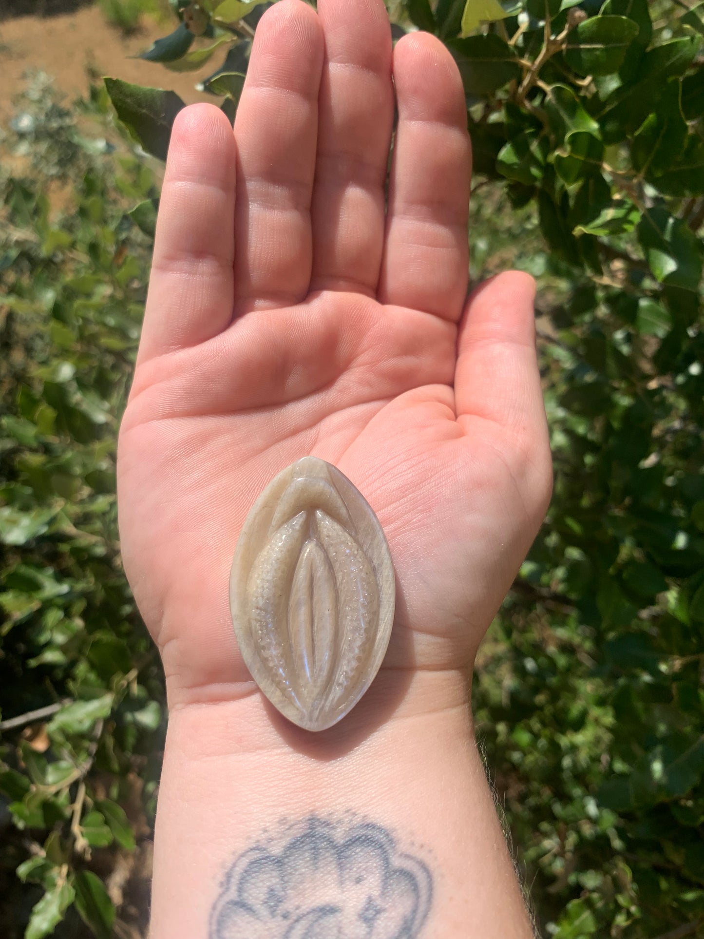 Yoni - Vulva Labradorite - Moonstone