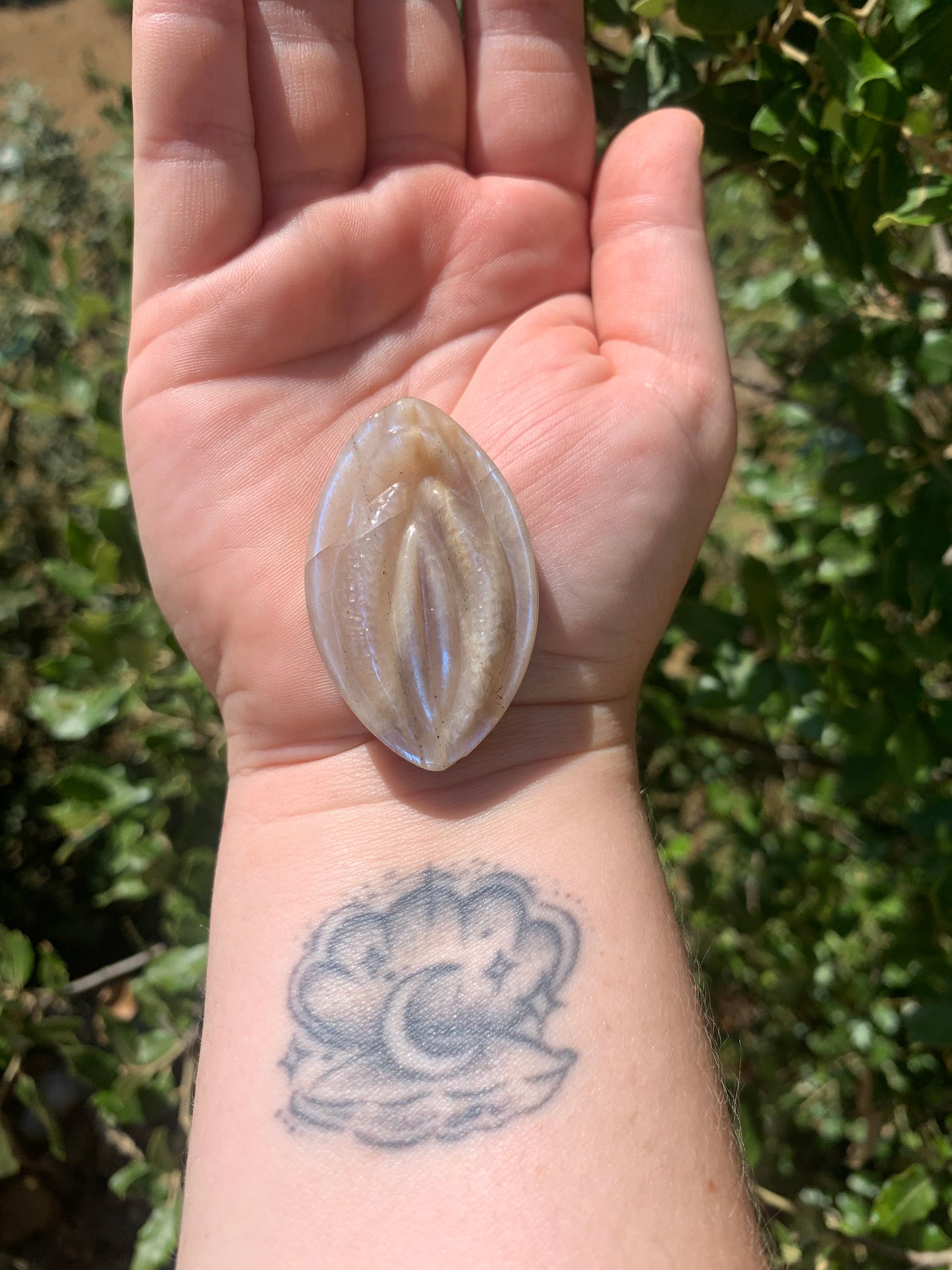 Yoni - Vulva Labradorite - Moonstone