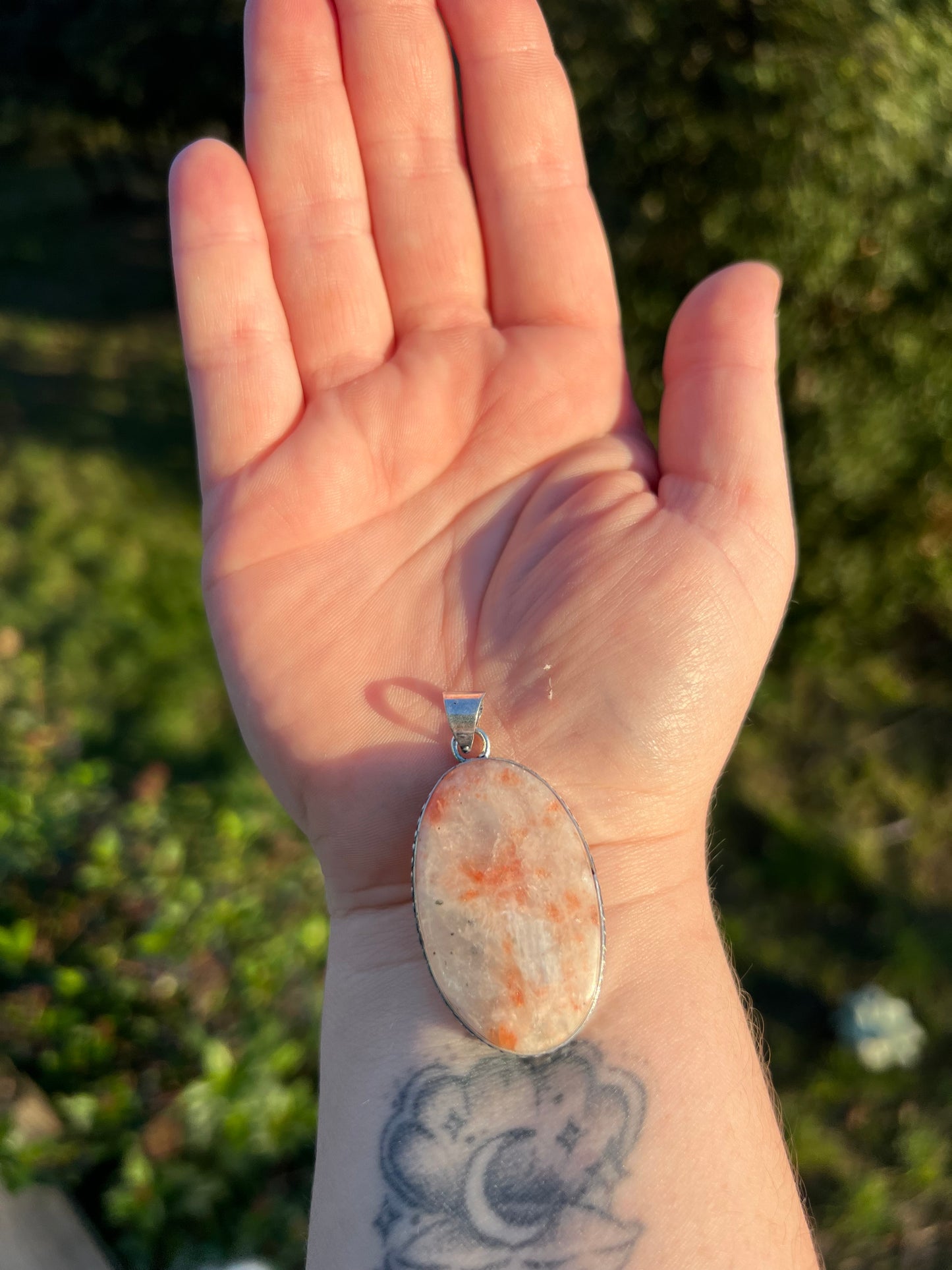 Pendentif en Pierre de Soleil ou Héliolite