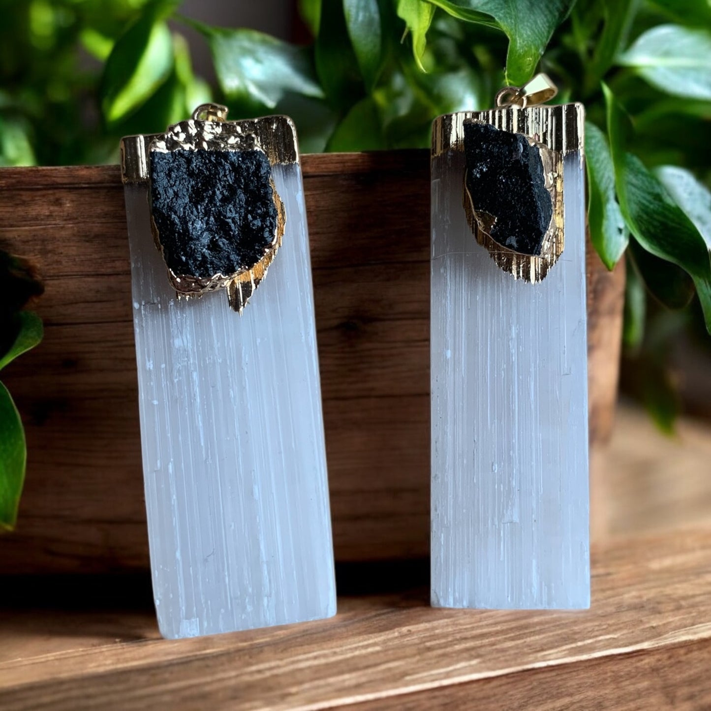 Pendentif en Sélénite & Tourmaline noire