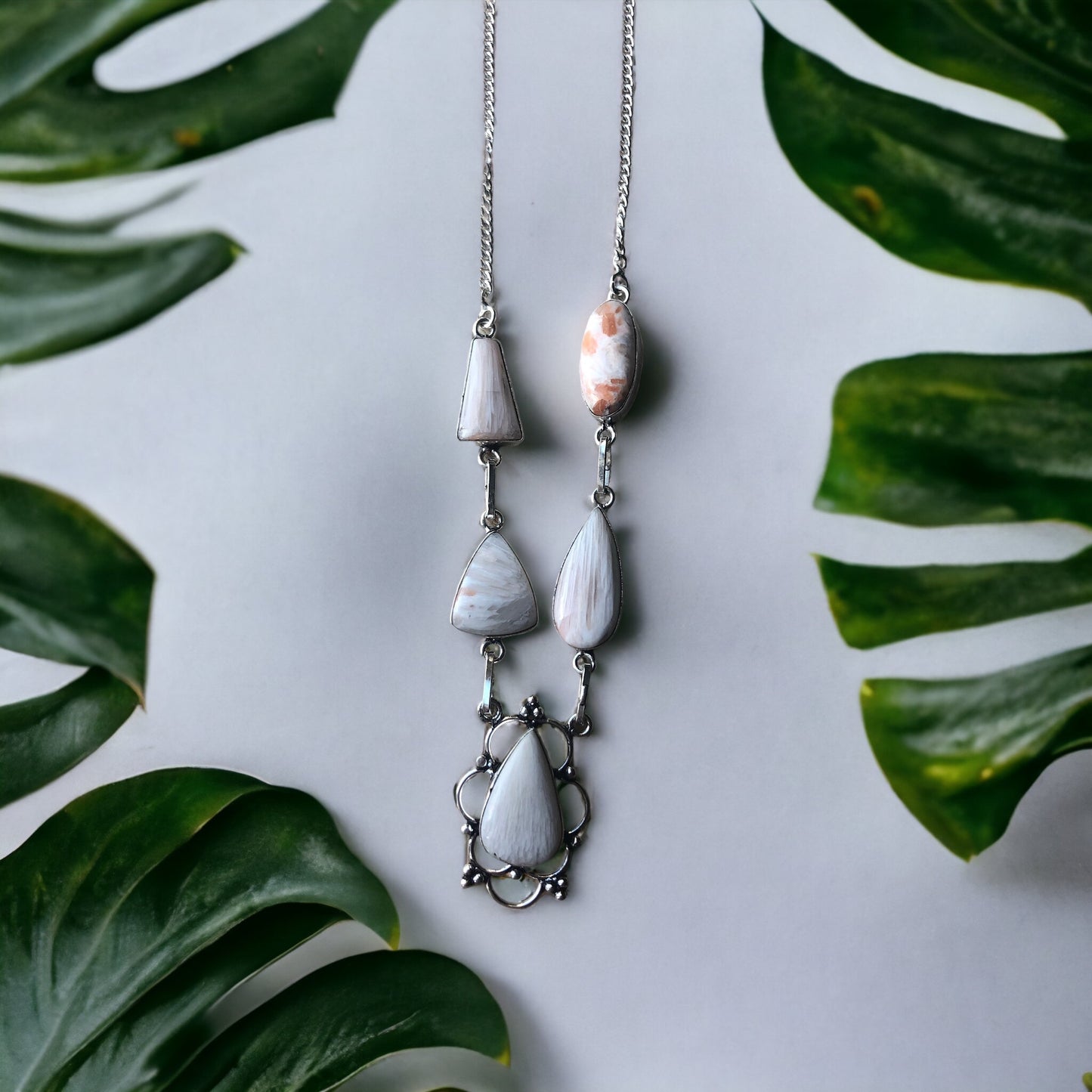 Collier en Scolécite