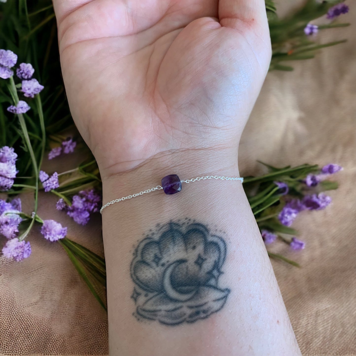 Bracelet fin et Pierre facettée