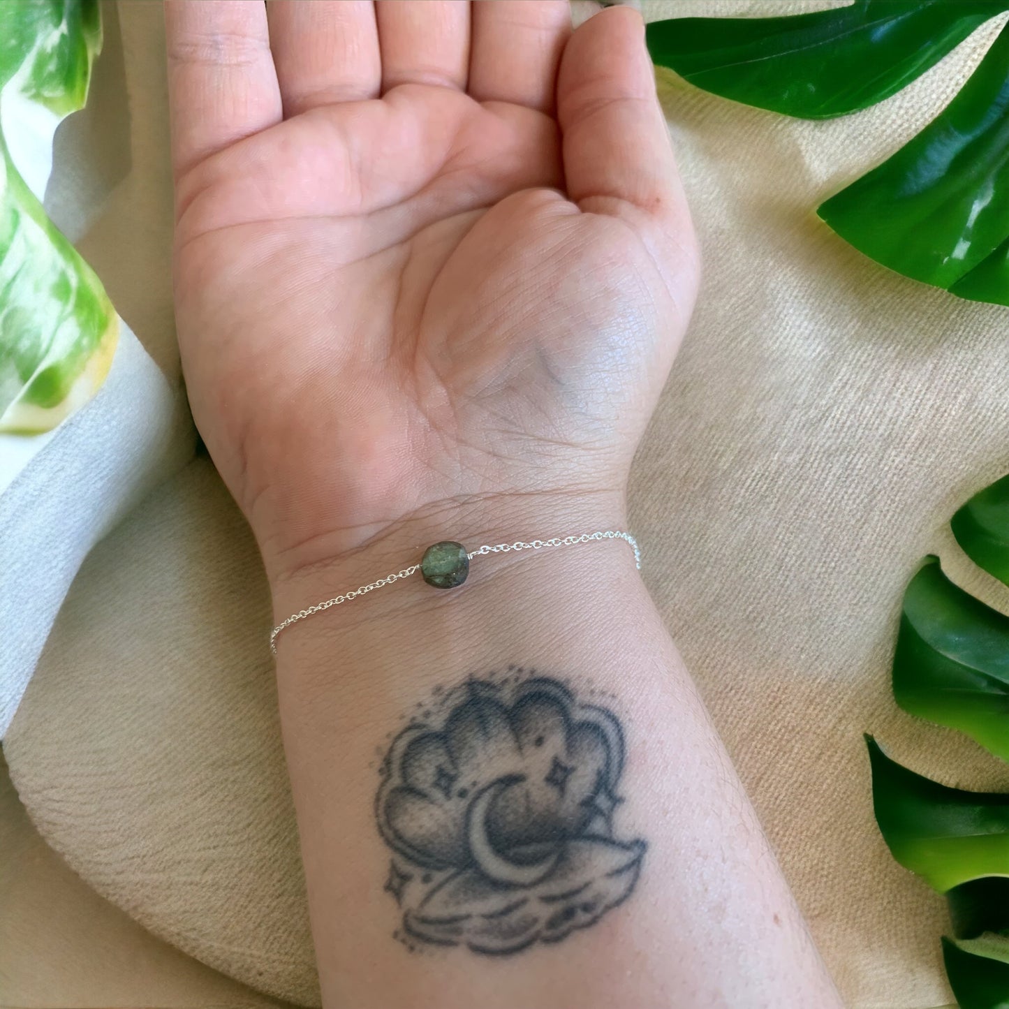 Bracelet fin et Pierre facettée