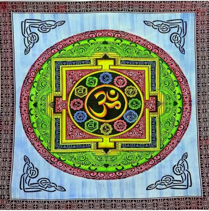 Om multi-colored hanging, medium model