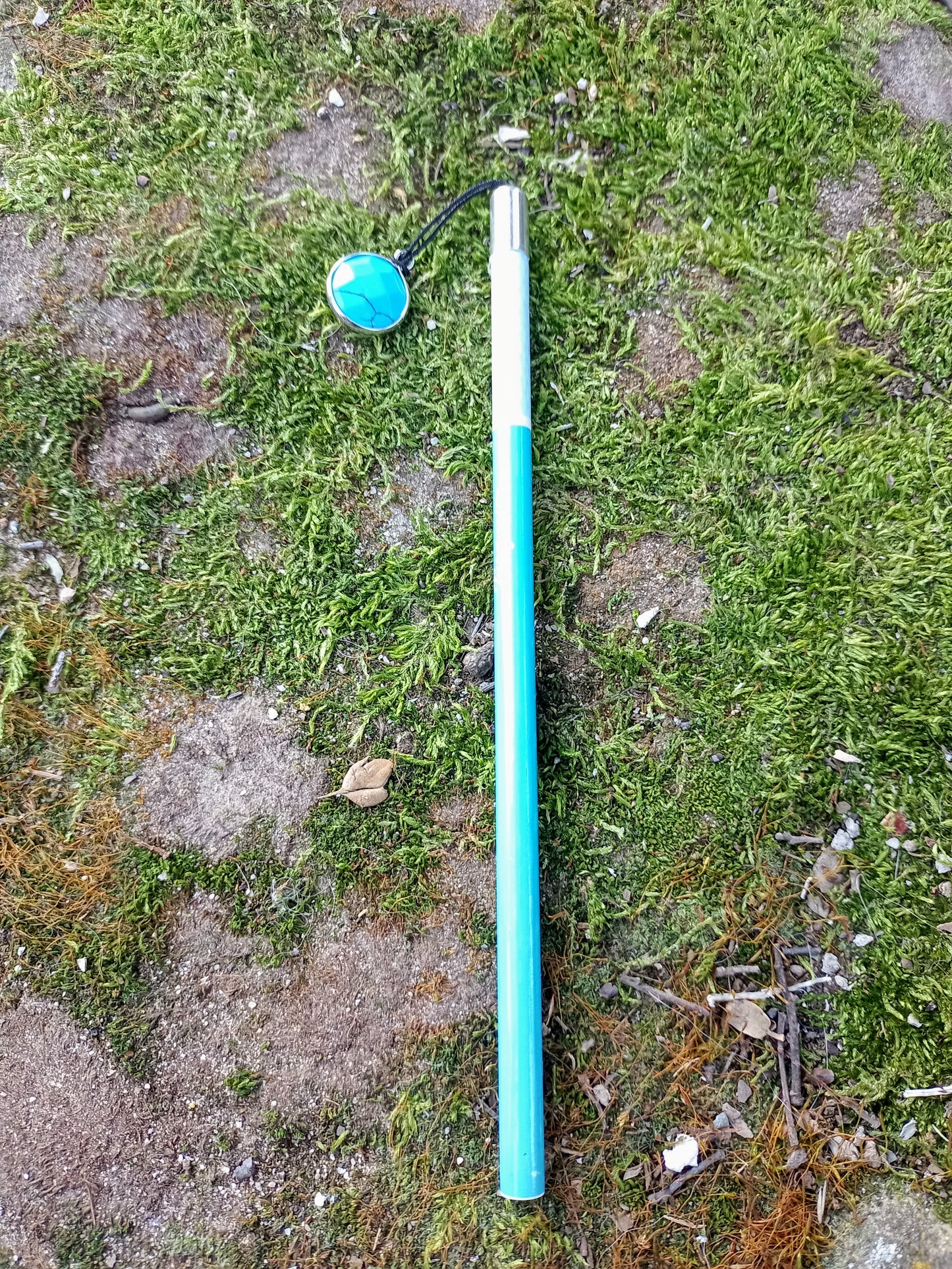 Crayon et Howlite teintée Bleue