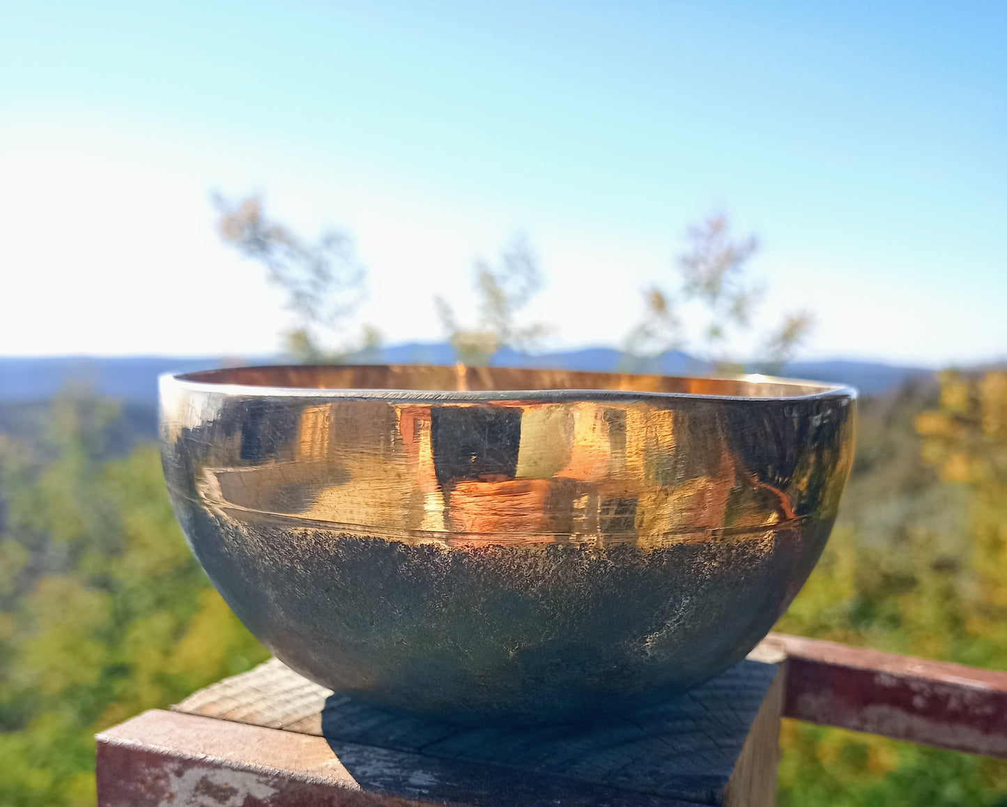 Ishana Tibetan Singing Bowl black/gold 11cm