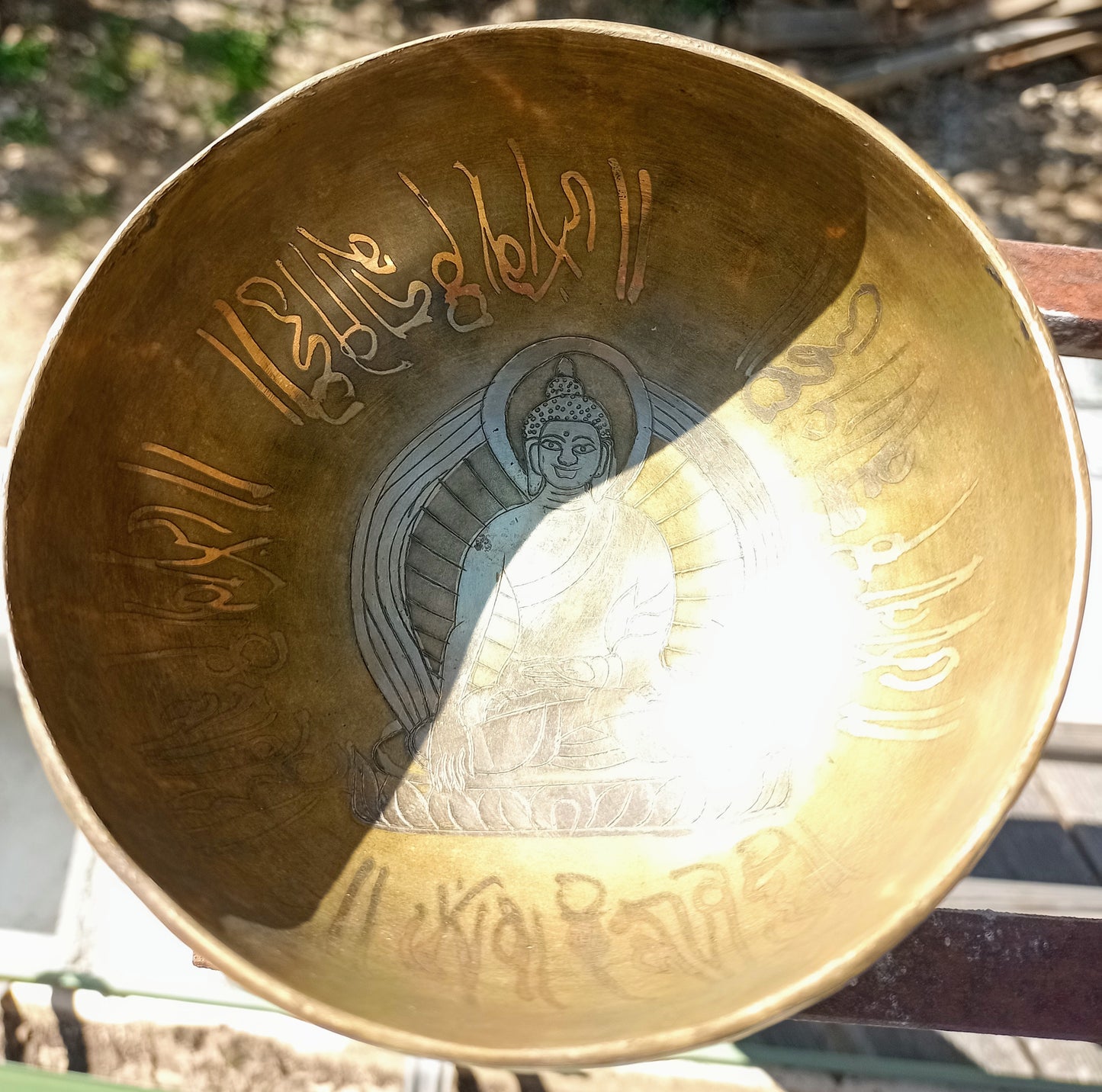 Tibetan singing bowl engraved Buddha 12 cm