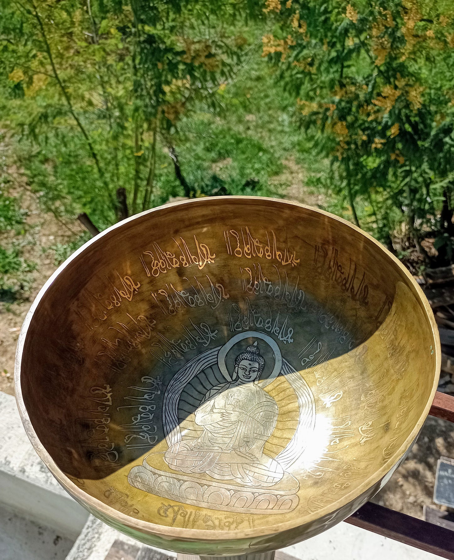Tibetan singing bowl engraved Buddha 26 cm