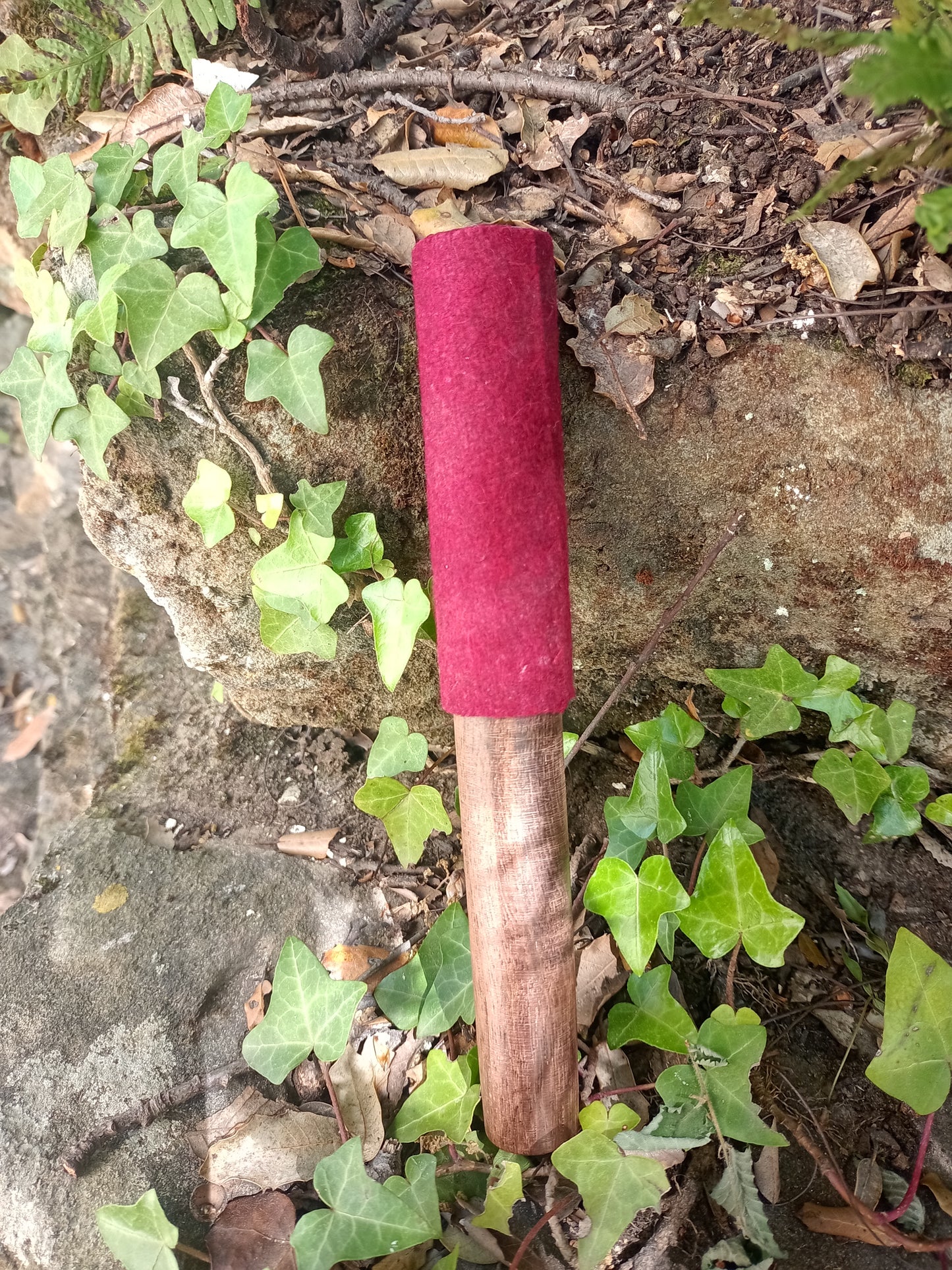 Wood & red felt stick 19cm