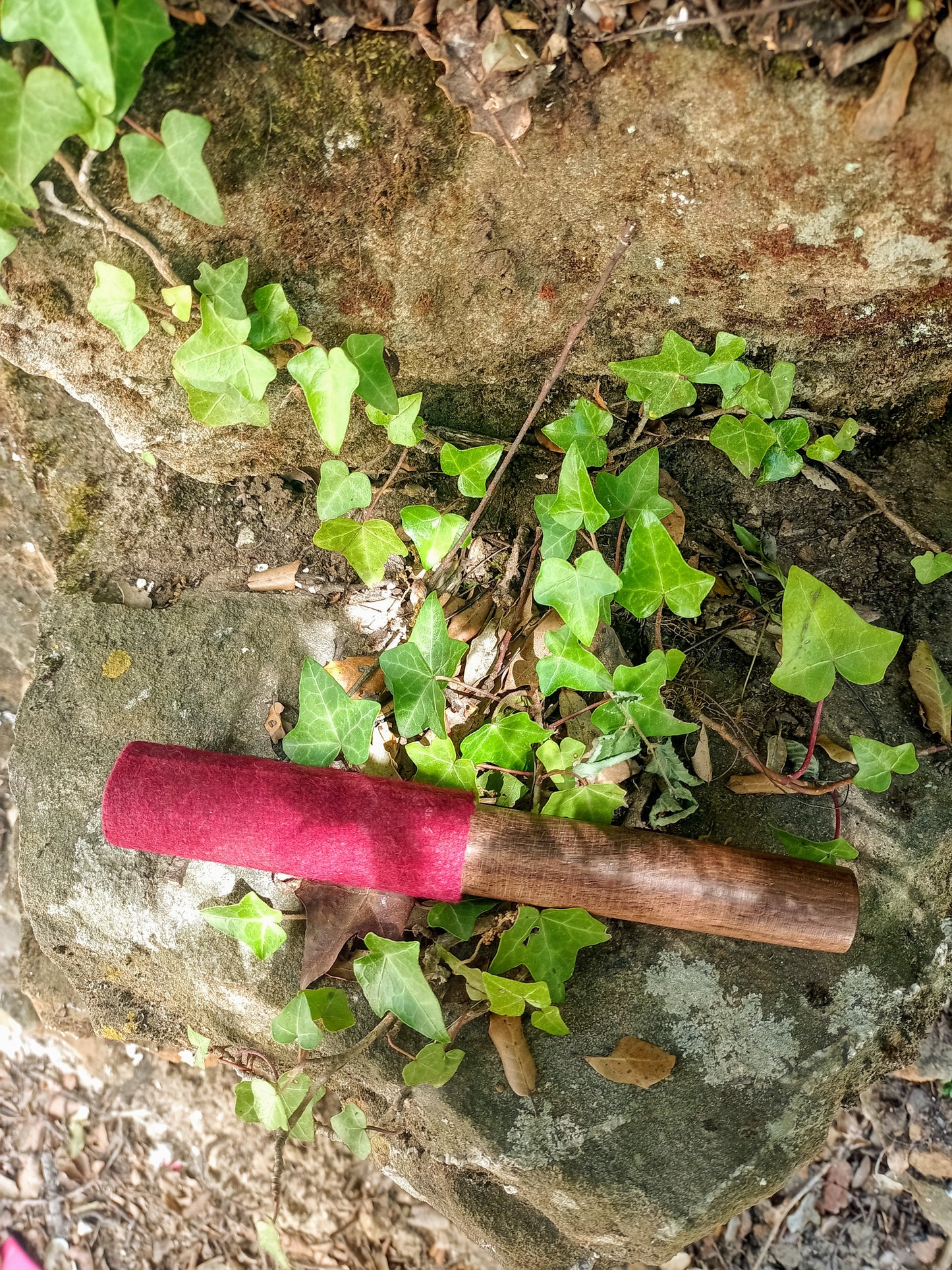 Wood & red felt stick 19cm