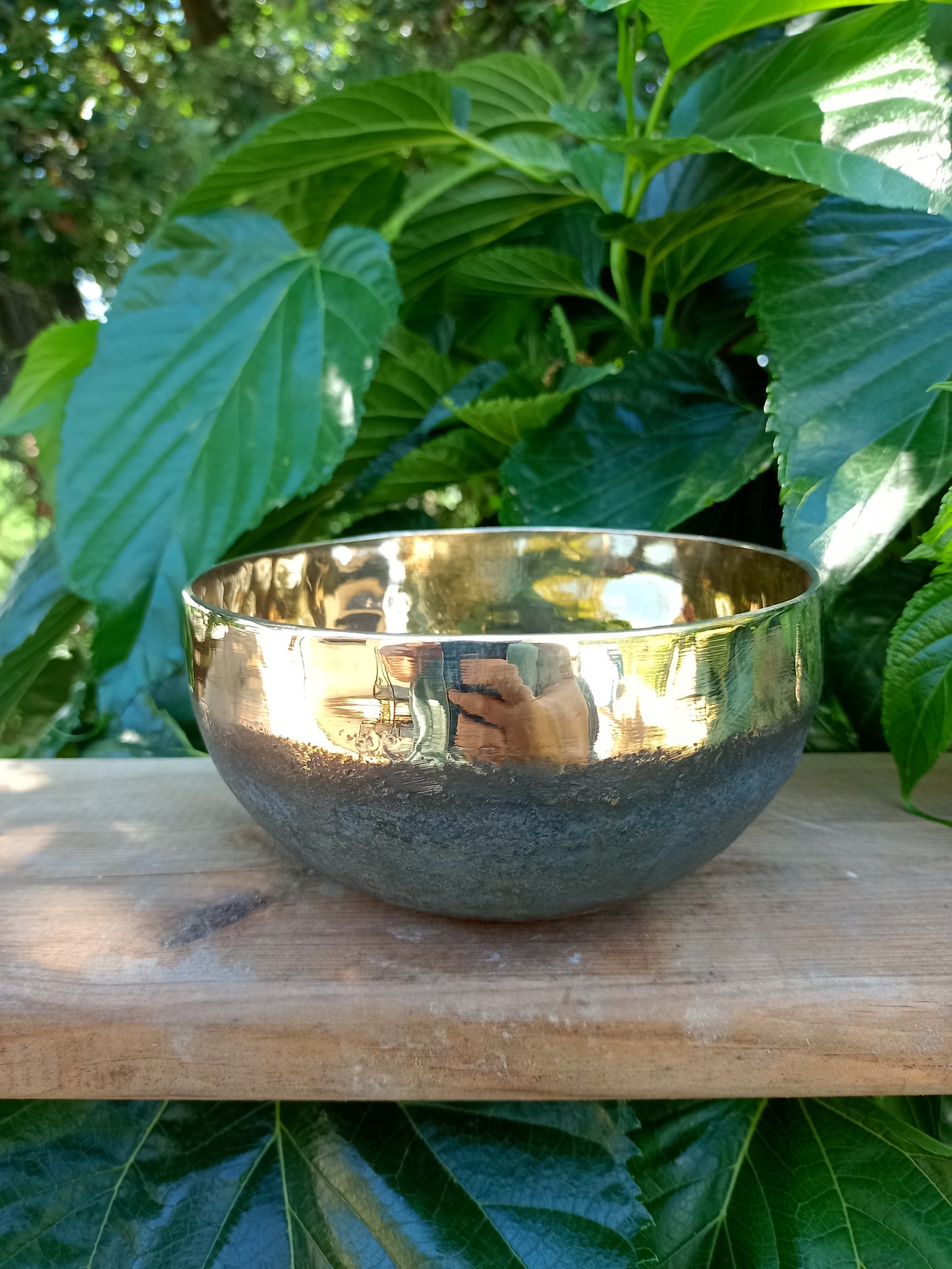 Tibetan singing bowl Ishana black/gold 17cm