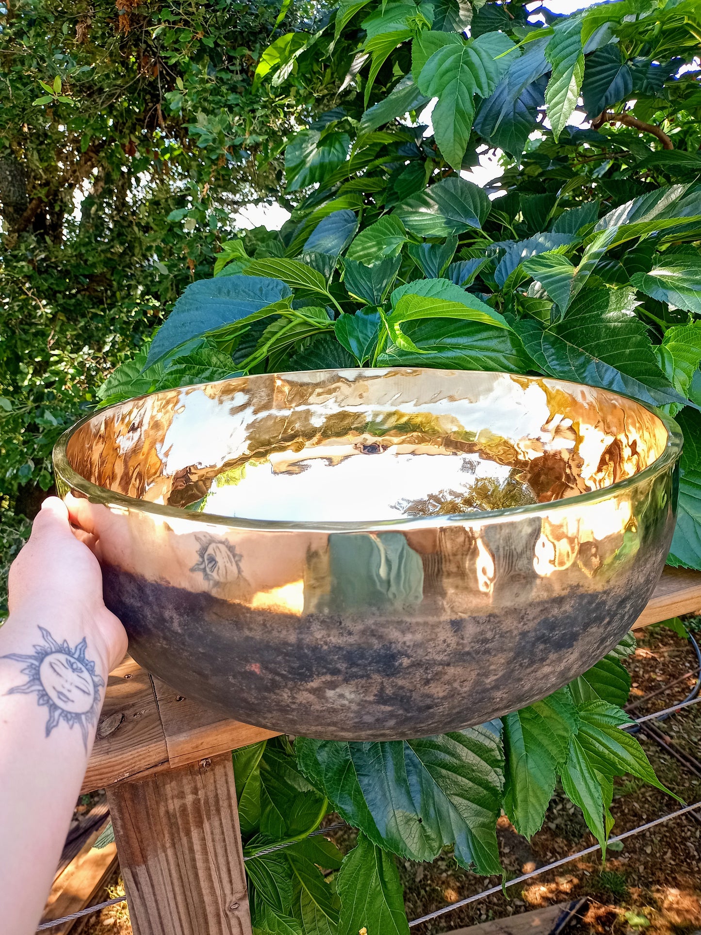 Tibetan singing bowl Ishana black/gold 49cm
