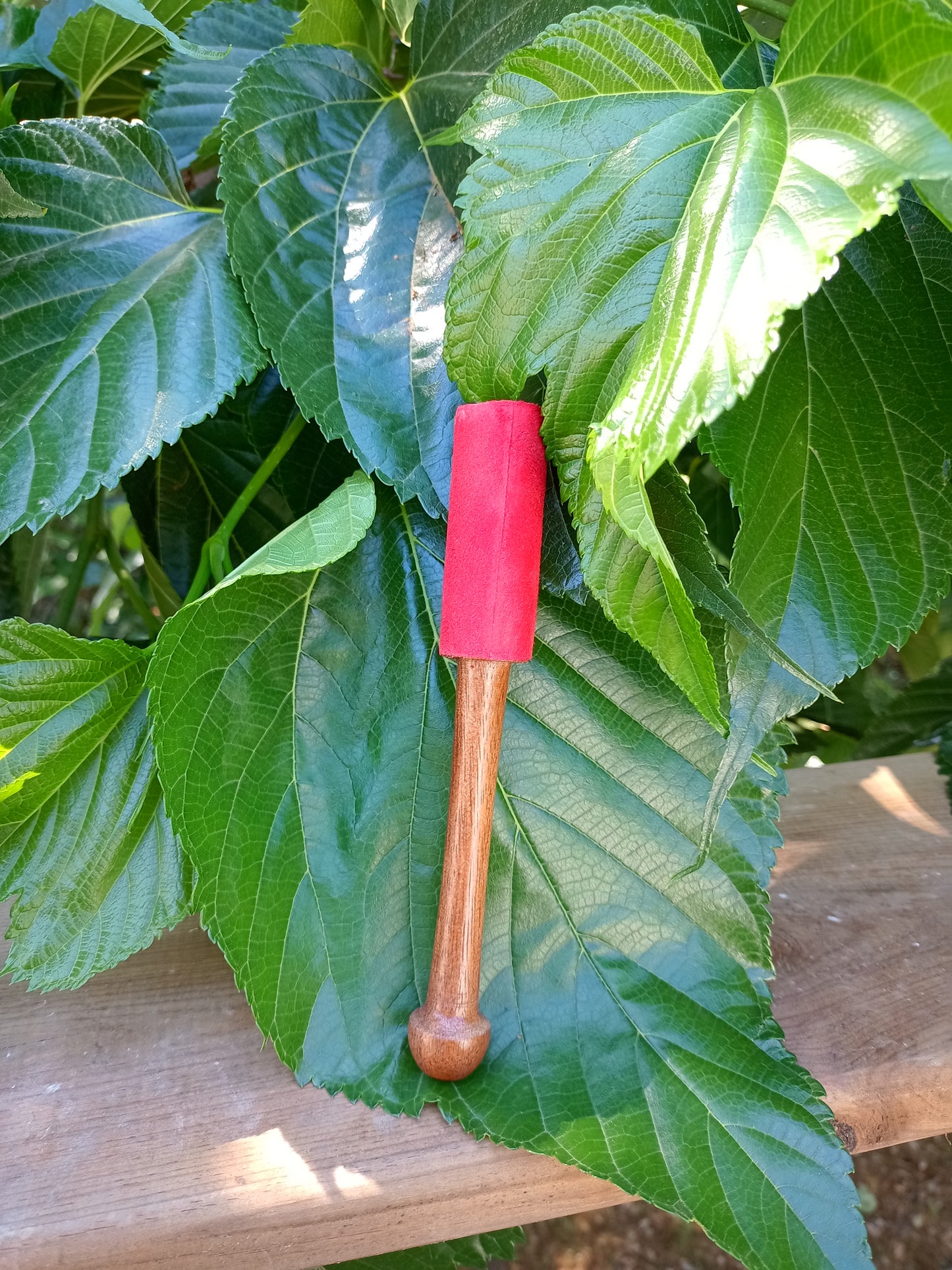 Red chamois leather wooden stick 15 cm
