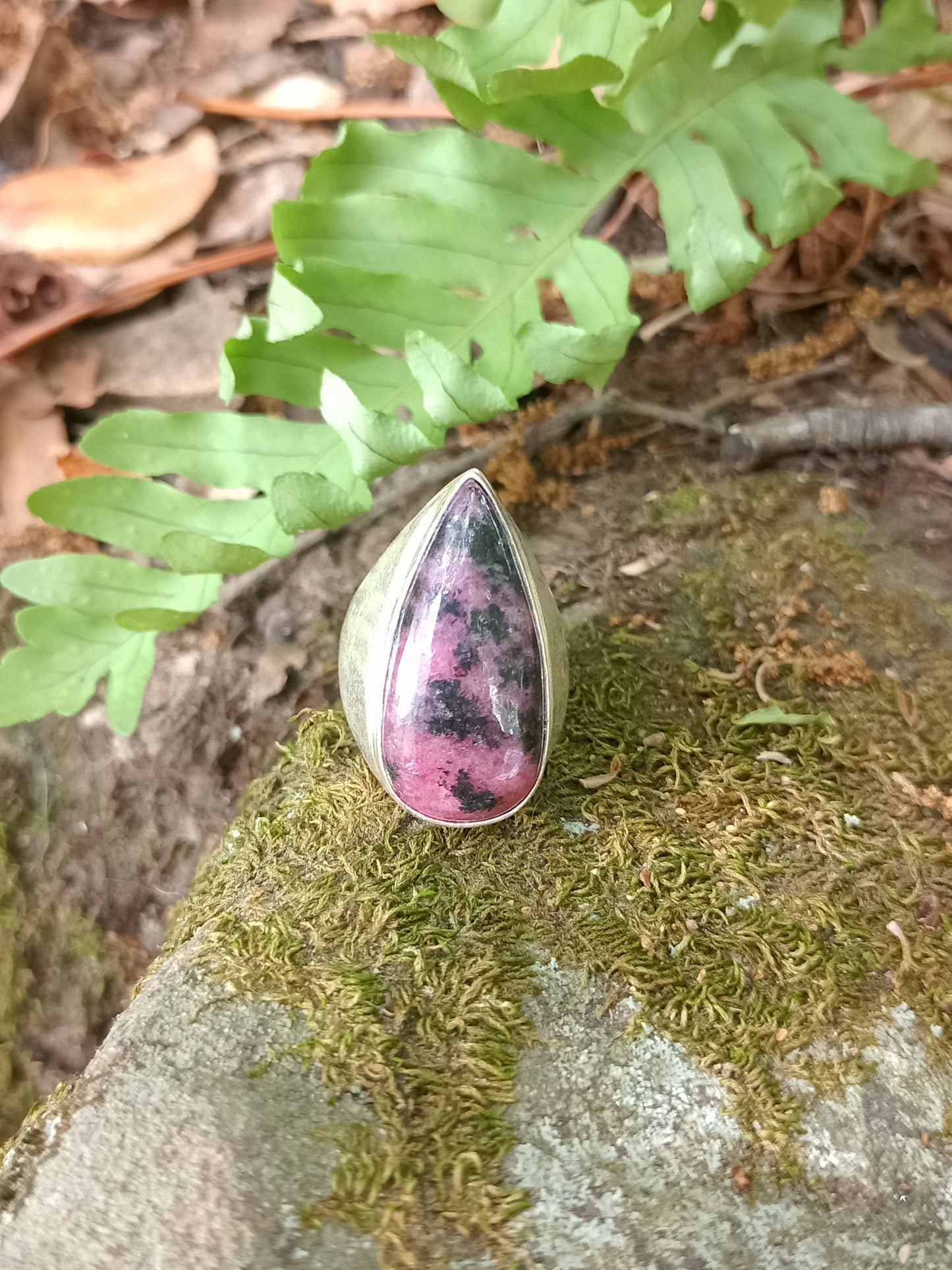 Rhodonite ring size 57
