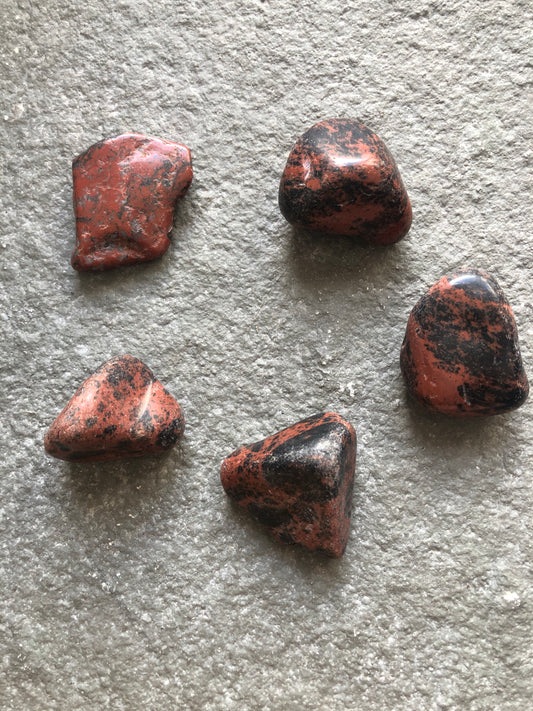 Pierre forme libre en Obsidienne Acajou Polie