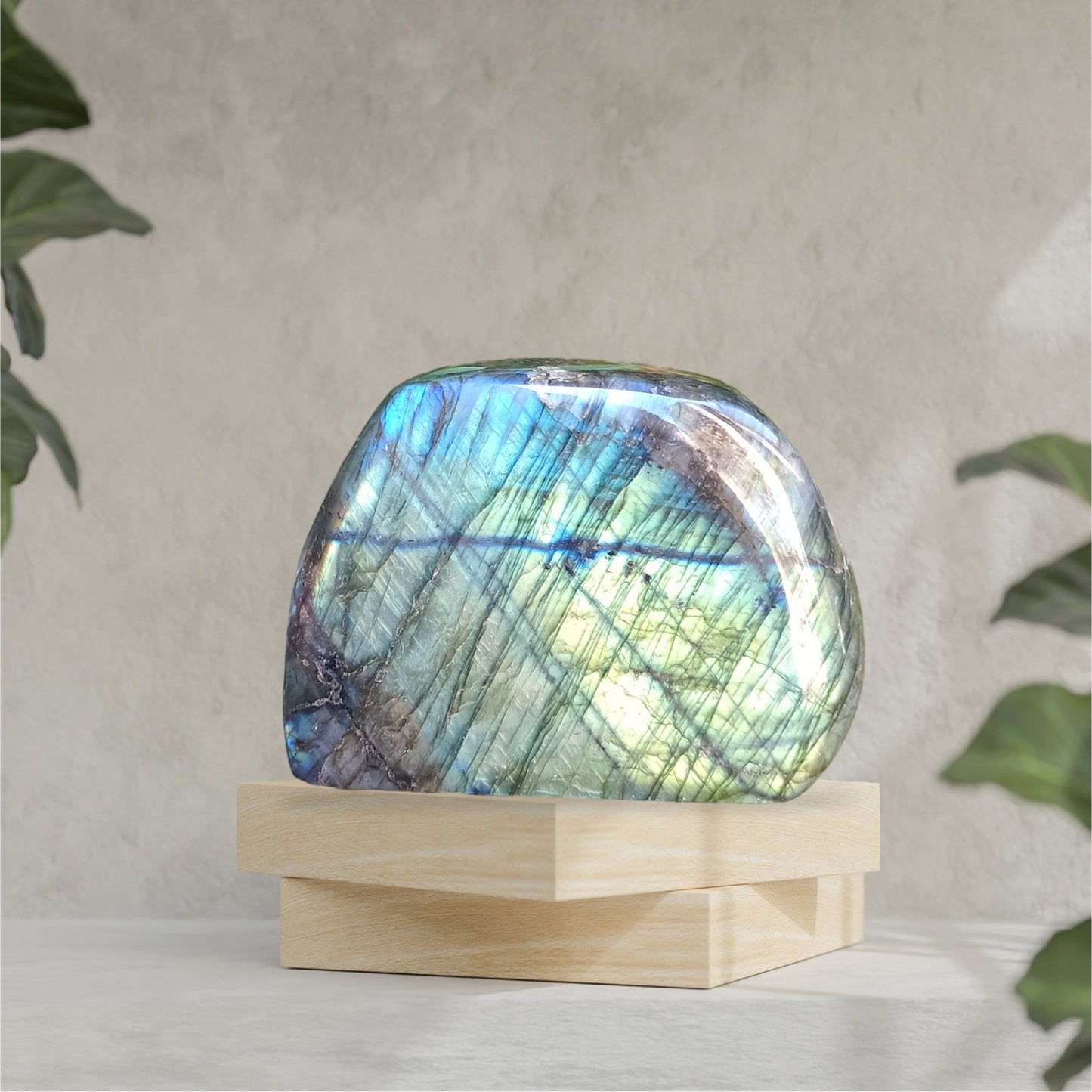 Bloc de Labradorite entièrement poli