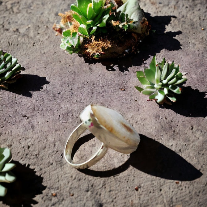 White & brown Agate ring size 53