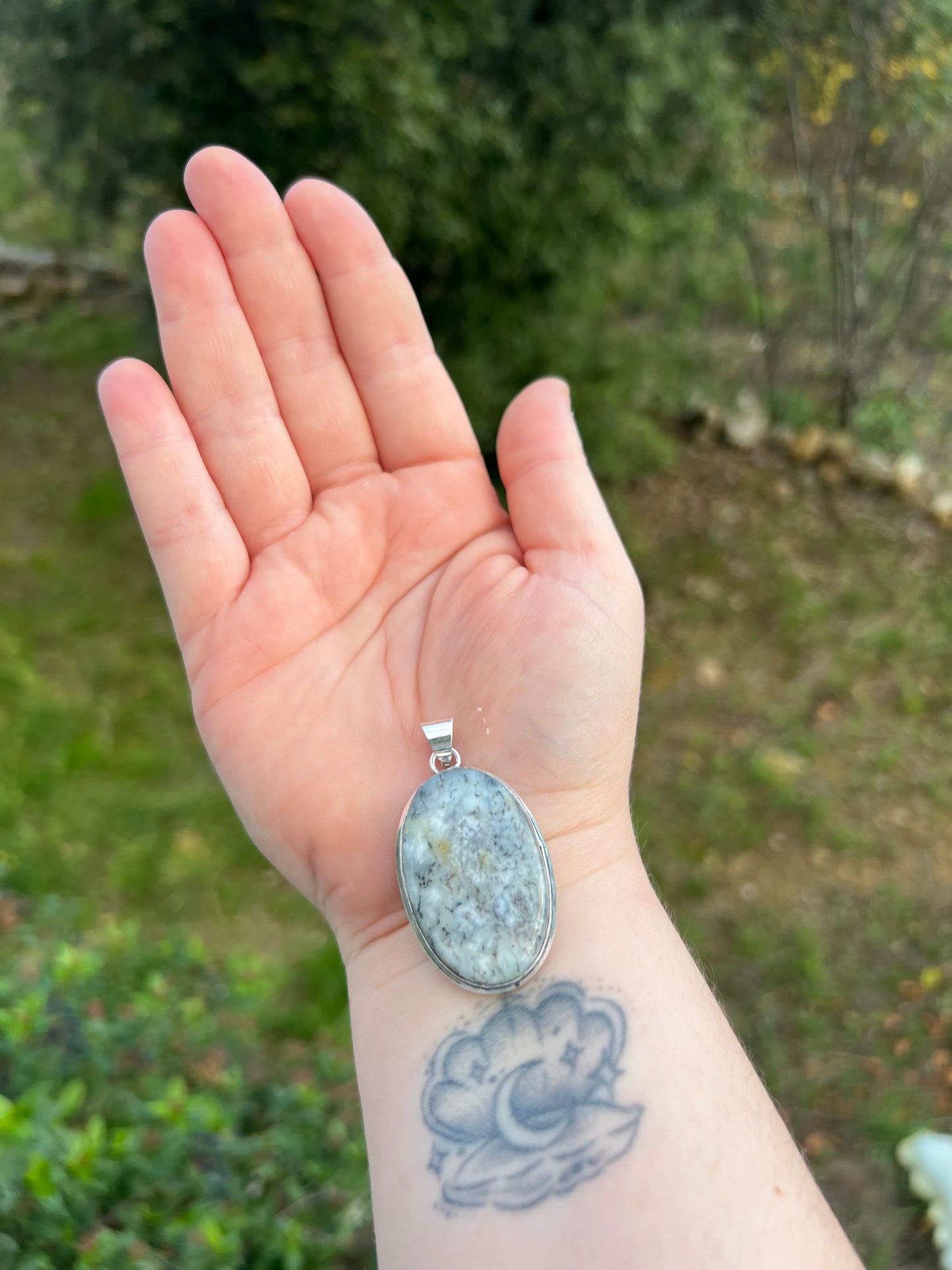 Pendentif en Agate dendritique ou Pierre de Merlin