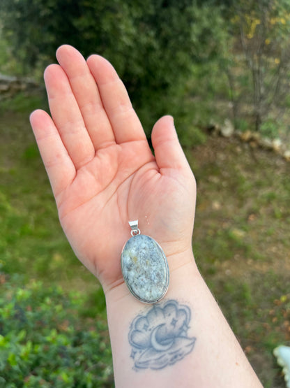 Pendentif en Agate dendritique ou Pierre de Merlin