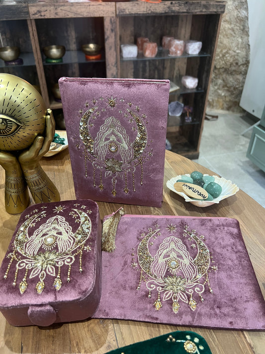 Trio ou à l’unité cahier, trousse, boîte déesse rose