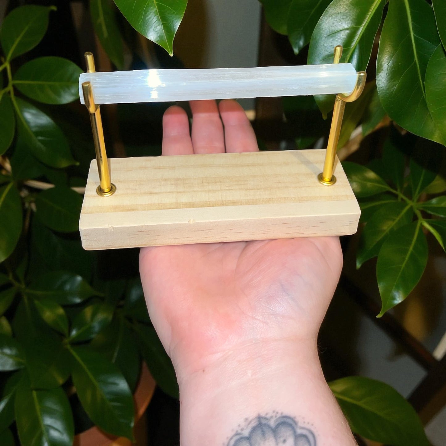 Support à bijoux en Sélénite