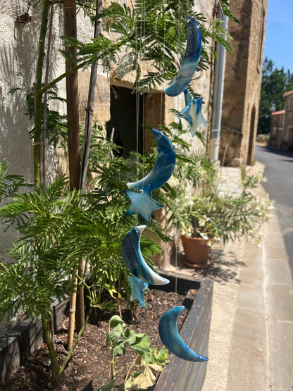 Mobile Lunes et étoiles en Agate teintée Bleue