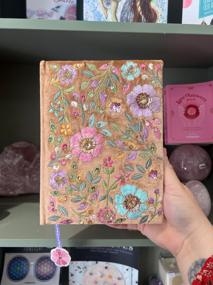 Cahier - carnet velours Fleurs et broderies en perles rose