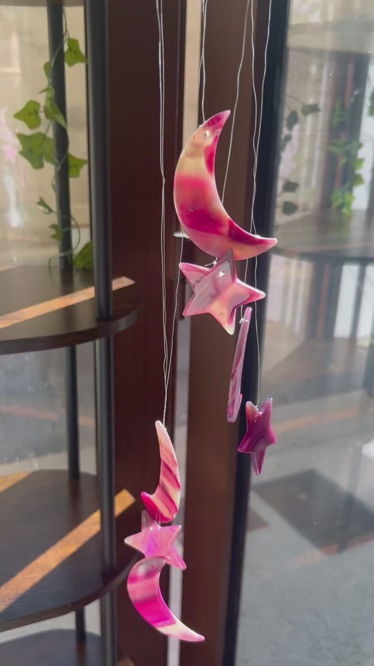 Mobile Lunes et étoiles en Agate teintée rose