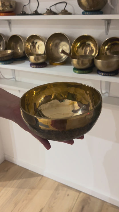 Bol chantant Tibétain Ishana noir/or 17cm