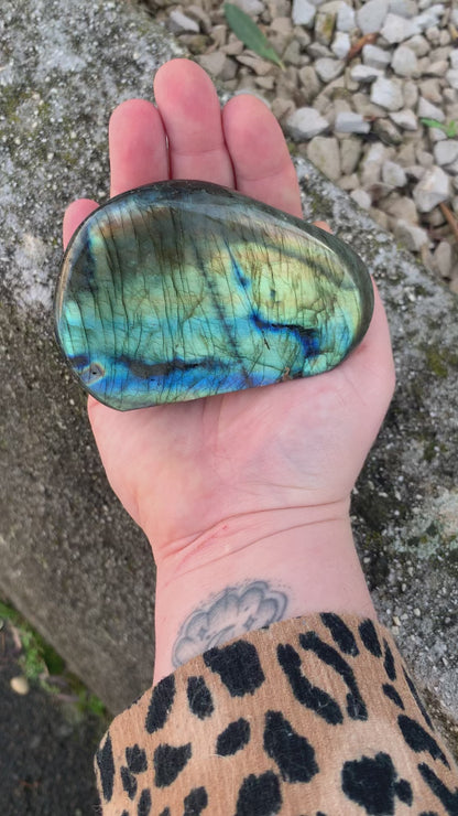 Bloc de Labradorite polie