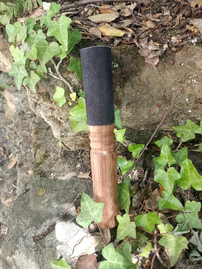 Bâton bois peau de chamois noir 17 cm