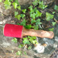 Bâton bois et cuir rouge 19cm diamètre 5cm