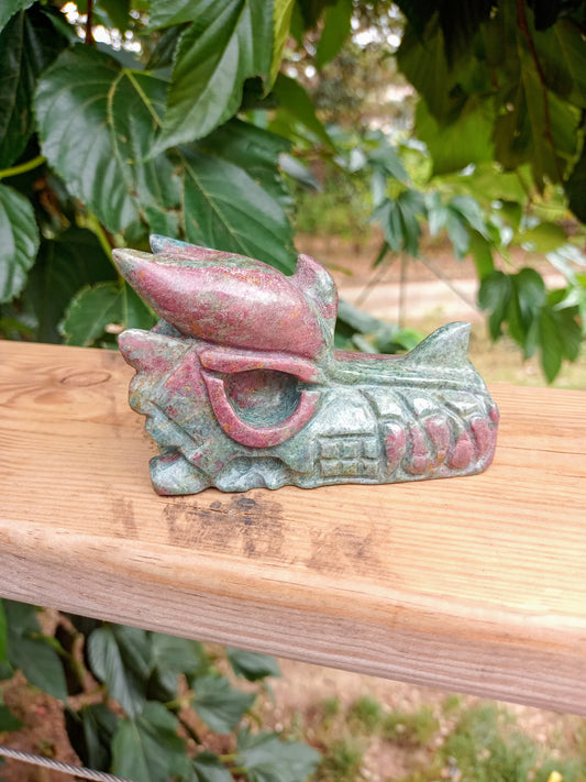 Dragon en Jaspe sanguin ou Héliotrope