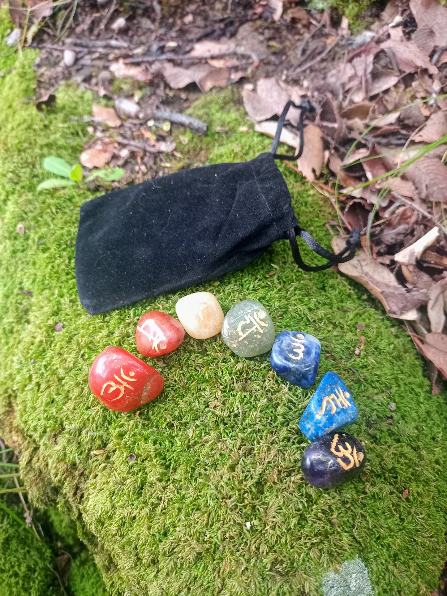 Set de 7 Pierres roulées gravées 7 Chakras